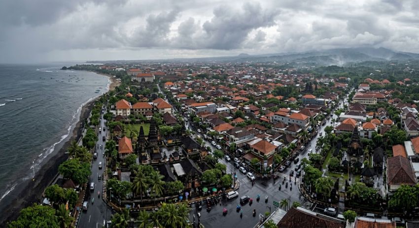 Prakiraan Cuaca Bali Hari Ini: Jembrana Hujan Ringan, Denpasar hingga Badung Berawan