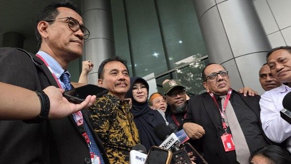 Ade Darmawan Soroti Dugaan &ldquo;Orang Kuat&rdquo; di Balik Penanganan Kasus Ijazah Jokowi