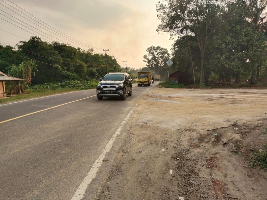 Warga Keluhkan Minimnya Pengaturan Lalu Lintas di Akses Proyek PKS Tanjab Timur