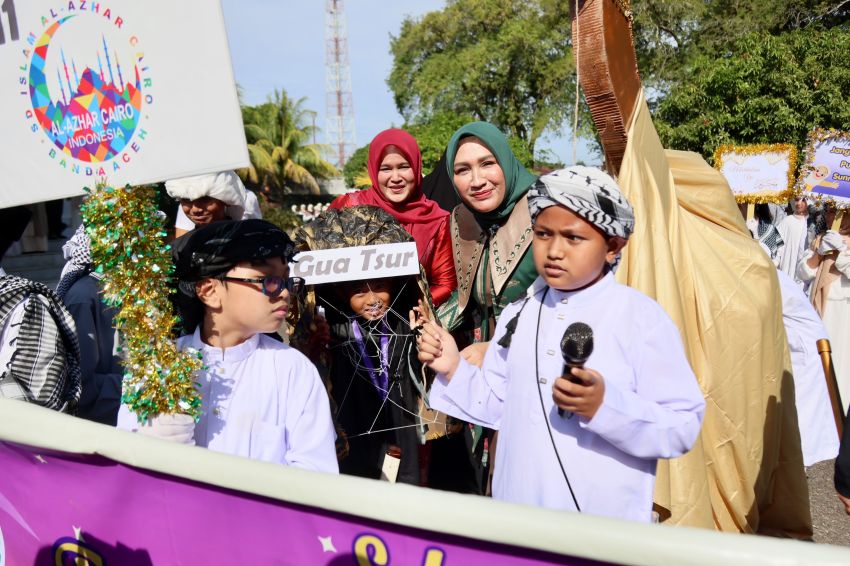 Pawai 1 Muharram Meriah di Banda Aceh, Unta Kreasi SD Al-Azhar Kairo Curi Perhatian Kak Na