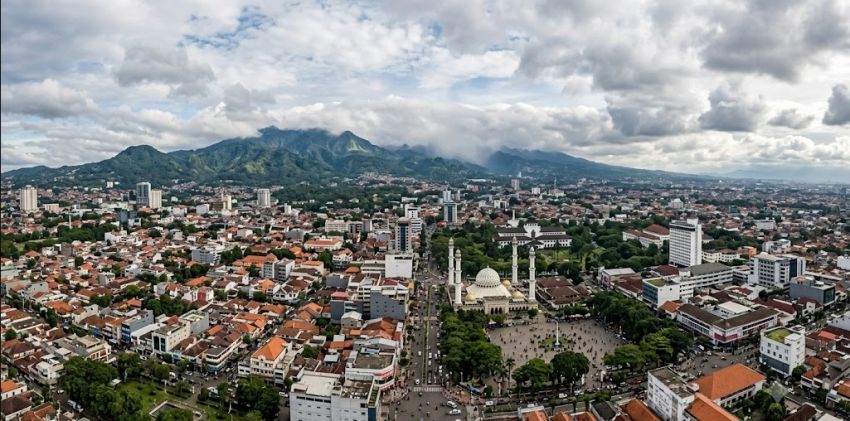 Cuaca Jawa Barat Hari Ini: Bandung hingga Bekasi Didominasi Berawan