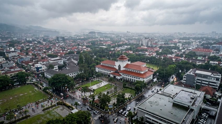 BMKG Prediksi Sebagian Besar Wilayah Jawa Barat Diguyur Hujan Ringan, Bandung dan Garut Perlu Waspada