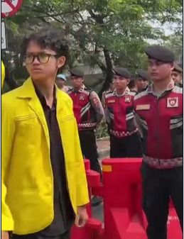 Massa BEM UI Tertahan di Semanggi, Aparat Blokade Akses Menuju Bundaran HI