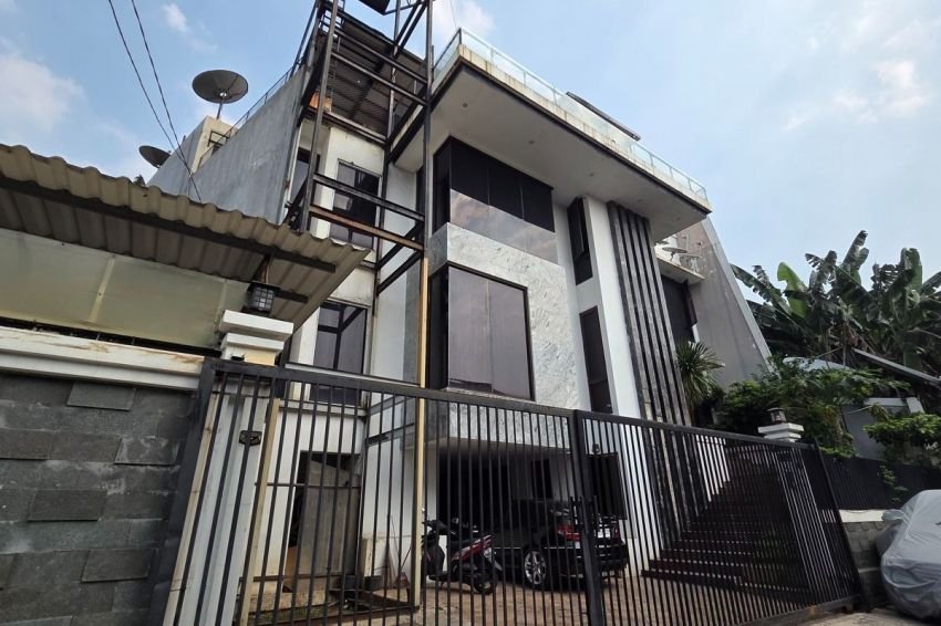 Roy Suryo Ditangkap, Istri Titip Pesan Khusus ke Sekuriti: Jangan Ada yang Masuk Rumah