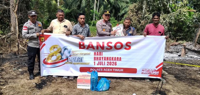 Polri Peduli, Polsek Idi Tunong Bantu Warga Korban Kebakaran Rumah