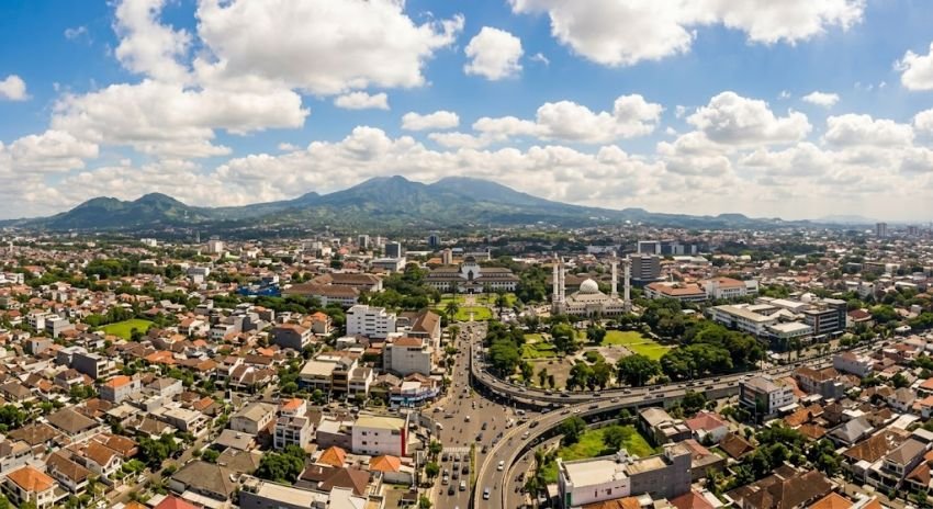 Cuaca Jawa Barat Hari Ini Didominasi Cerah, Garut dan Pangandaran Berawan