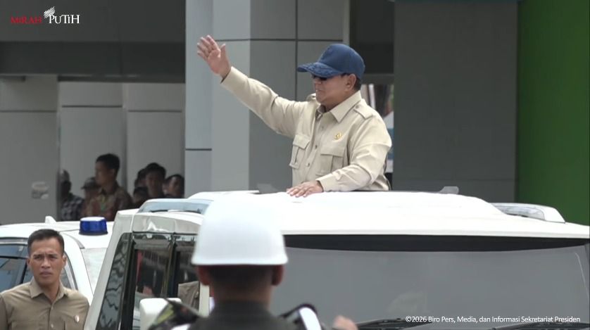 Naik Maung Putih, Prabowo Disambut Meriah Ribuan Petani dan Nelayan di Gorontalo