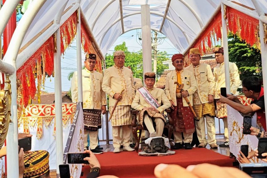 Gelar Adat untuk Jokowi di Lampung Sarat Makna, Jadi Simbol Penghormatan dan Doa Masyarakat