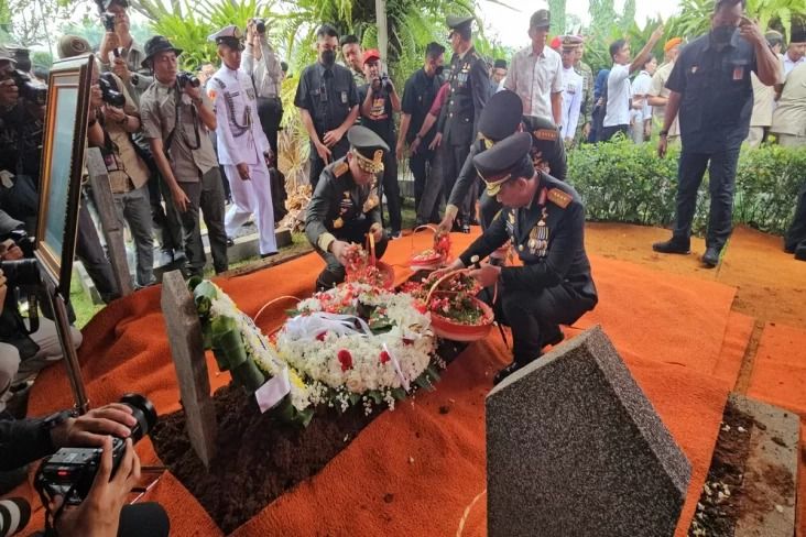 Pimpin Pemakaman Ryamizard, Menhan Sjafrie Kenang Sosok Prajurit Teladan