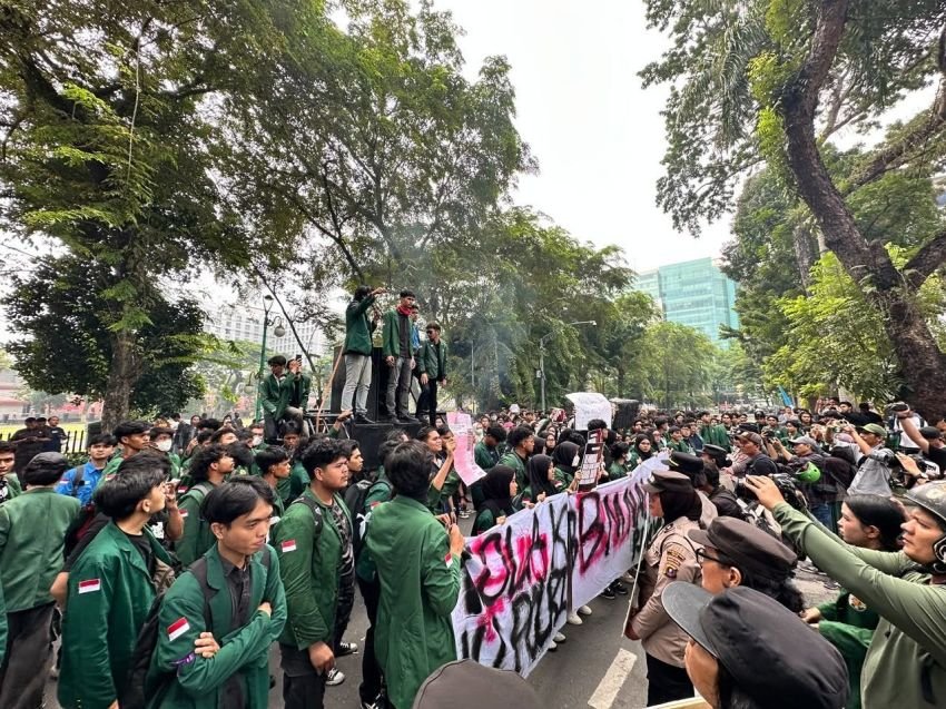 Ketua DPRD Sumut Temui Massa BEM USU, Janji Kawal 9 Tuntutan hingga ke Pemerintah Pusat