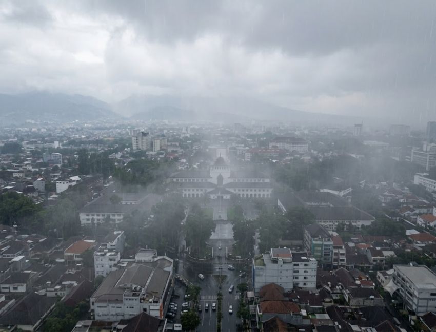 Jawa Barat Didominasi Cuaca Berawan, Sejumlah Wilayah Diprakirakan Cerah dan Hujan Ringan