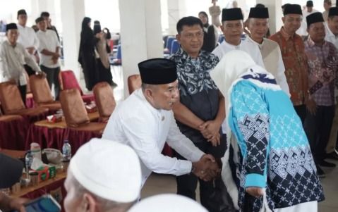 Wabup Syahdian Purba Sambut Kepulangan 147 Jamaah Haji Labusel, Seluruhnya Kembali Sehat