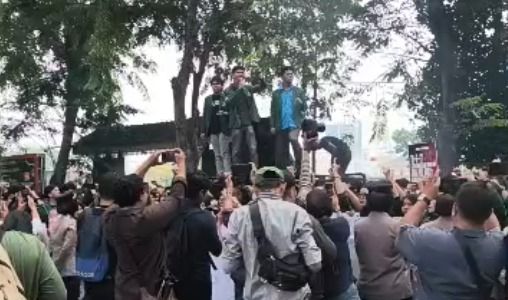 620 Personel Gabungan Amankan Demo Mahasiswa di DPRD Sumut, Armoured Water Cannon Disiagakan