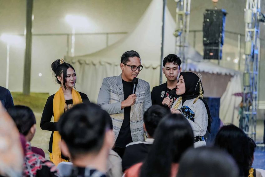 Hujan Tak Hentikan Semangat! Rico Waas Turun dari Panggung, Berdialog Langsung dengan Ratusan Pemuda pada Youth City Changers di Medan