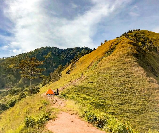 Pesona Bukit Siadtaratas, Spot Terbaik Menikmati Keindahan Danau Toba dari Ketinggian