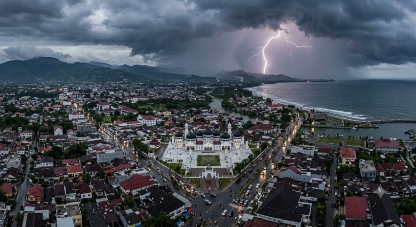 Banda Aceh Berpotensi Diguyur Hujan Petir, Hujan Sedang Guyur Sejumlah Wilayah Aceh Hari Ini
