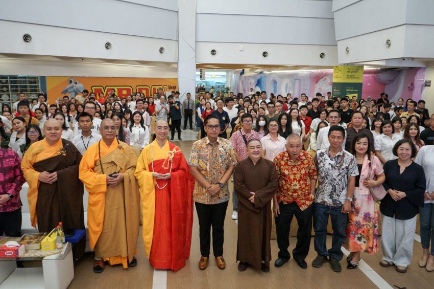 Hari Tri Suci Waisak 2026, Rico Waas Ajak Warga Medan Perkuat Toleransi dan Sebarkan Cahaya Kebaikan