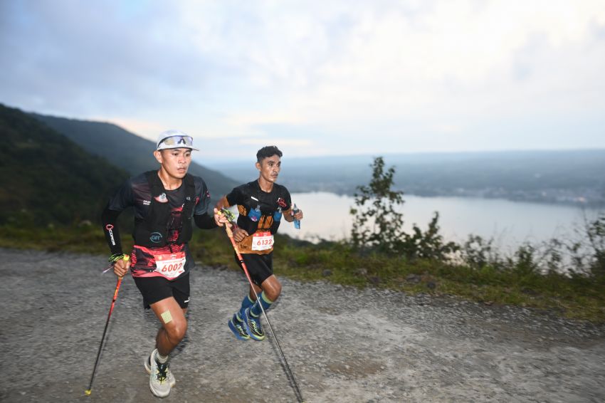 Terpukau Danau Toba, Pelari 34 Negara Bilang &ldquo;Ini Surga&rdquo; di Trail of The Kings UTMB 2026