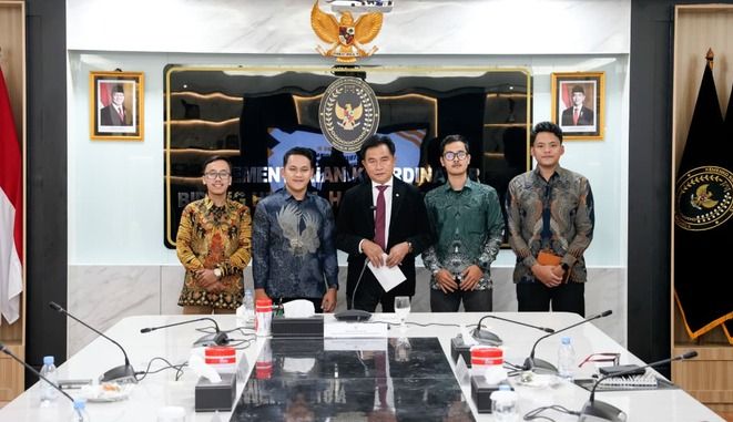Yusril Janji Bawa Aspirasi Mahasiswa ke Prabowo, MBG dan Harga BBM Jadi Perhatian