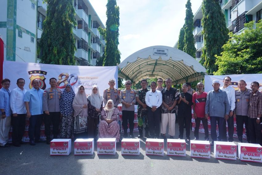 Jelang Hari Bhayangkara ke-80, Polda Aceh Salurkan 450 Paket Bansos untuk Warga Banda Aceh
