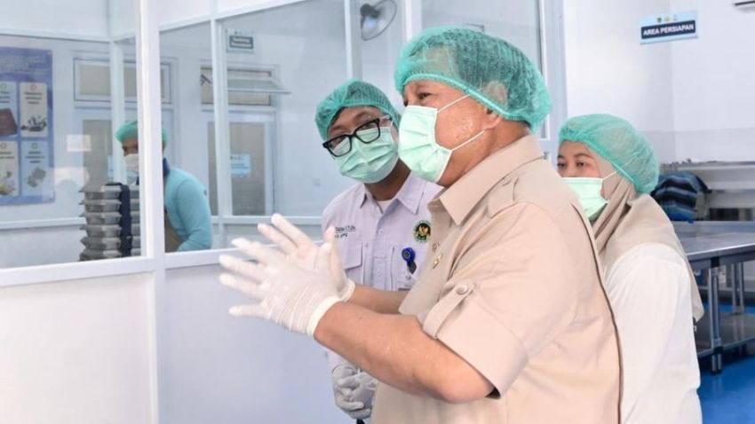 Prabowo Tinjau Dapur MBG di Palmerah, Pastikan Program Pemenuhan Gizi Berjalan Sesuai Standar