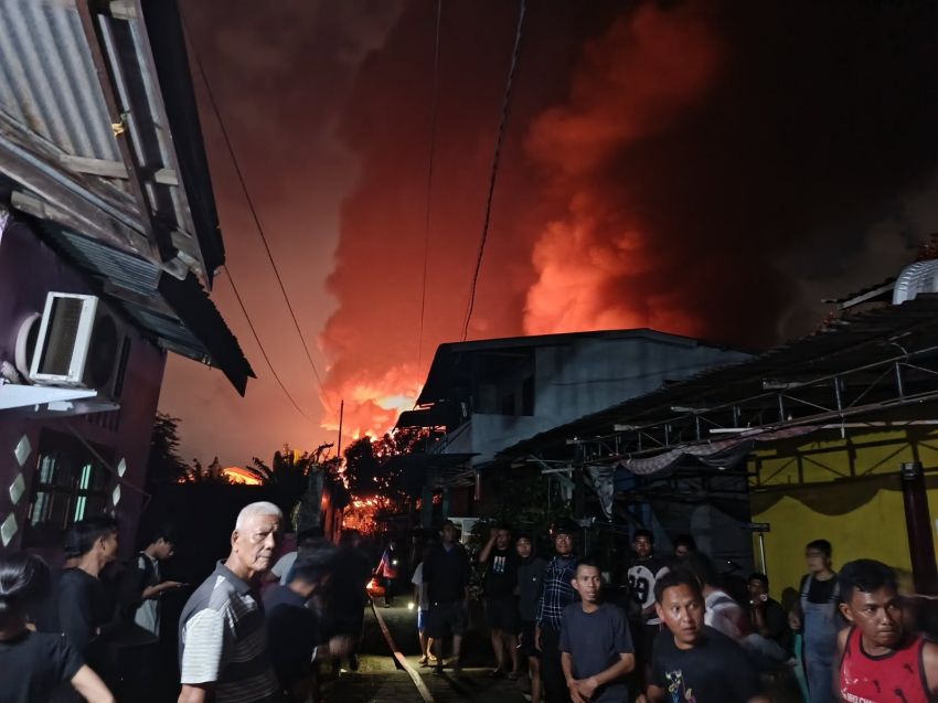 Kebakaran Pabrik Mainan di Medan Johor, 11 KK Terdampak dan Dievakuasi