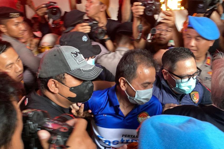 Dari Mobil Tahanan ke RS Polri, Roy Suryo dan Dokter Tifa Jalani Pemeriksaan Usai Ditangkap