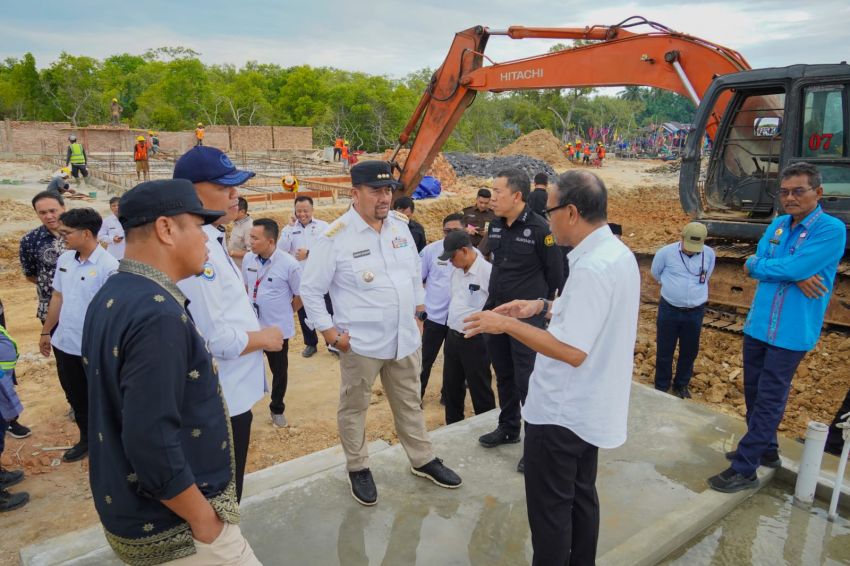 Bupati Batu Bara Pimpin Penanaman Mangrove dan Tinjau Pembangunan Kawasan Nelayan Modern
