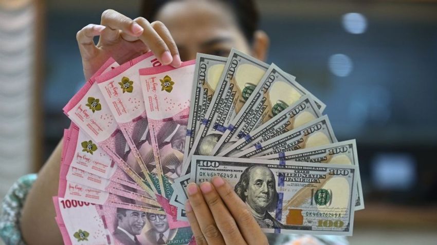 Dolar AS Kian Menguat Mendekati Rp 18.000, Rupiah Tertekan di Tengah Sentimen Pasar Global