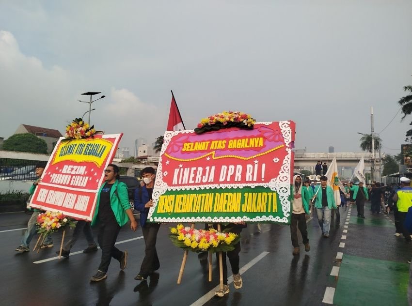 Senayan Memanas, Gelombang Mahasiswa Kembali Kepung DPR dan Suarakan Kritik untuk Pemerintah
