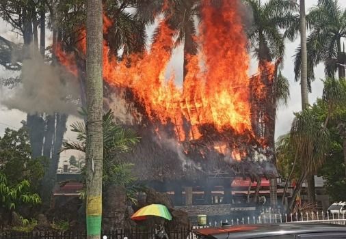 Polisi Amankan Bocah 13 Tahun Terkait Kebakaran Rumah Adat di Monumen Sisingamangaraja XII Medan