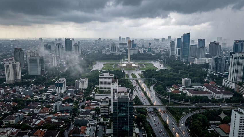 Jakarta Didominasi Cuaca Berawan, Hujan Ringan Berpotensi Guyur Wilayah Barat dan Selatan