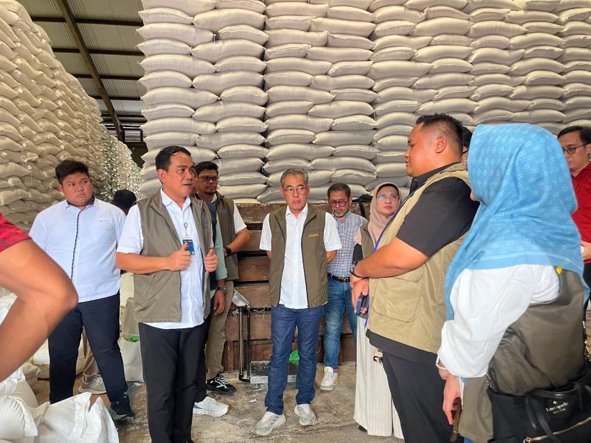 Direktur Bulog Tinjau Penyaluran Banpang di Sumut, Pastikan Distribusi Beras dan Minyak Berjalan Cepat