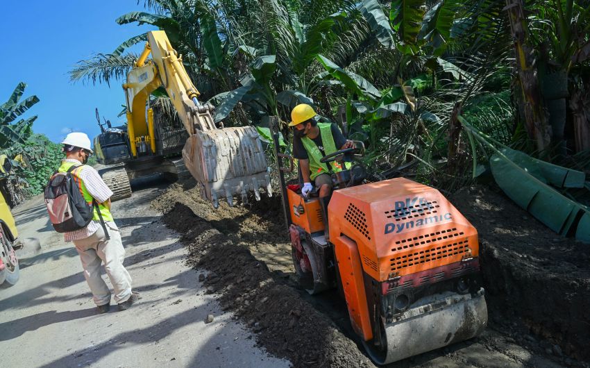 Bobby Nasution Mulai Perbaiki Jalan Rusak Puluhan Tahun di Labuhanbatu, Ruas Strategis Kini Diperlebar