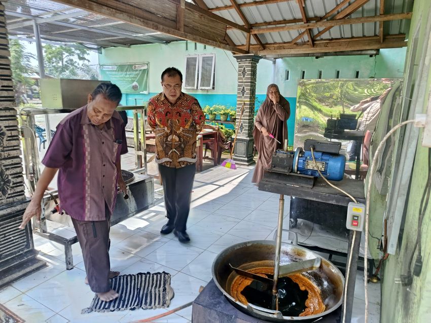 Stafsus Mendagri Apresiasi Pesantren Al Hidayah Kembangkan Aren untuk Pangan dan Energi Terbarukan