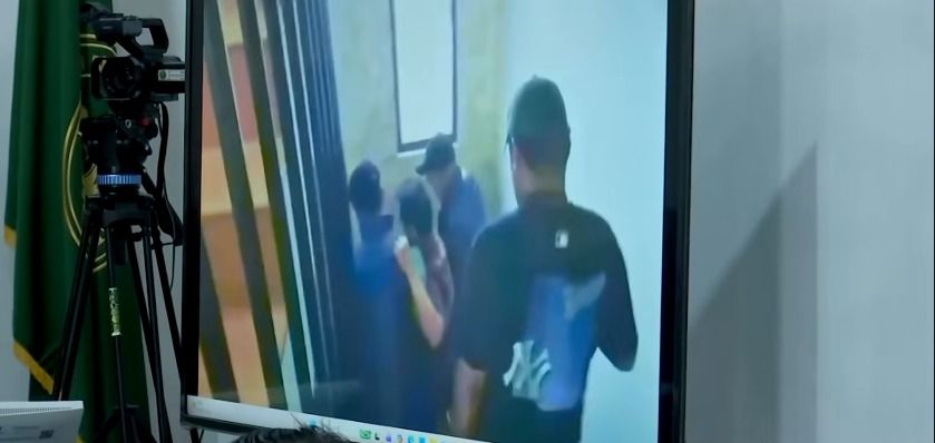 Roy Suryo Putar Rekaman Penangkapan di Sidang, Klaim Polisi Masuk Tanpa Izin