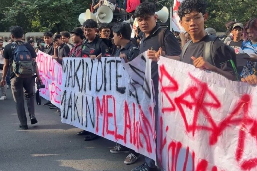 Demo Mahasiswa di Patung Kuda, Tiga Tuntutan untuk Pemerintahan Prabowo-Gibran Disuarakan