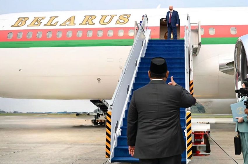 Momen Prabowo Lepas Presiden Belarus di Halim Curi Perhatian, Acungan Jempol Jadi Simbol Keakraban