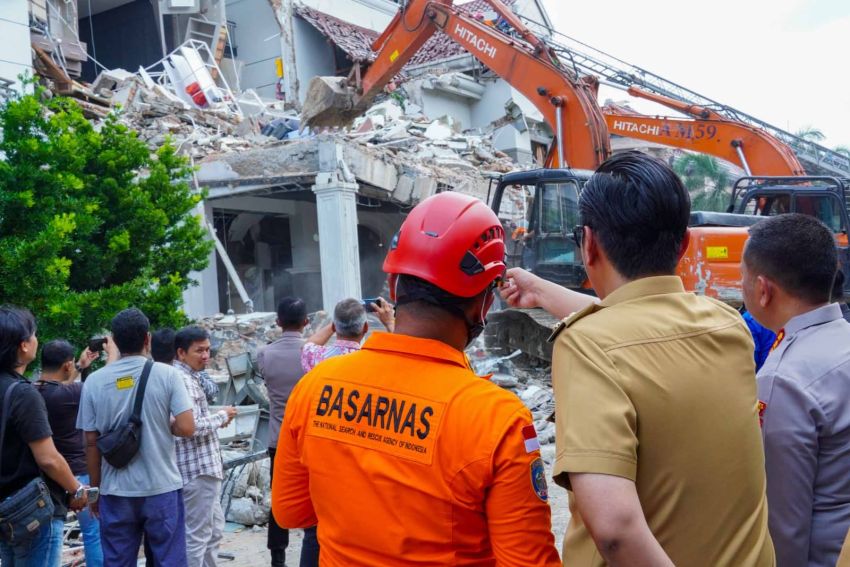Rico Waas Tinjau Lokasi Ledakan Grand Polonia, Pemko Medan Kerahkan Alat Berat dan Tenaga Medis untuk Evakuasi Korban
