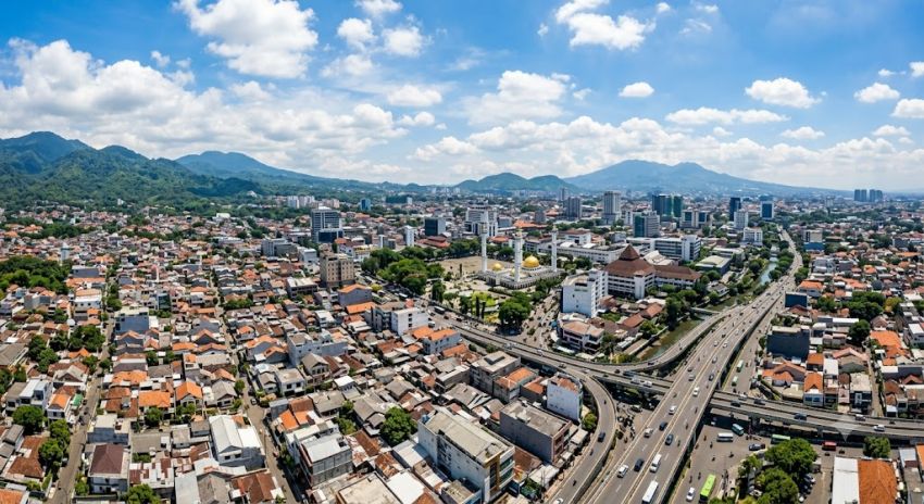 Cuaca Jawa Barat Hari Ini: Bogor dan Depok Diguyur Hujan Ringan, Mayoritas Wilayah Cerah