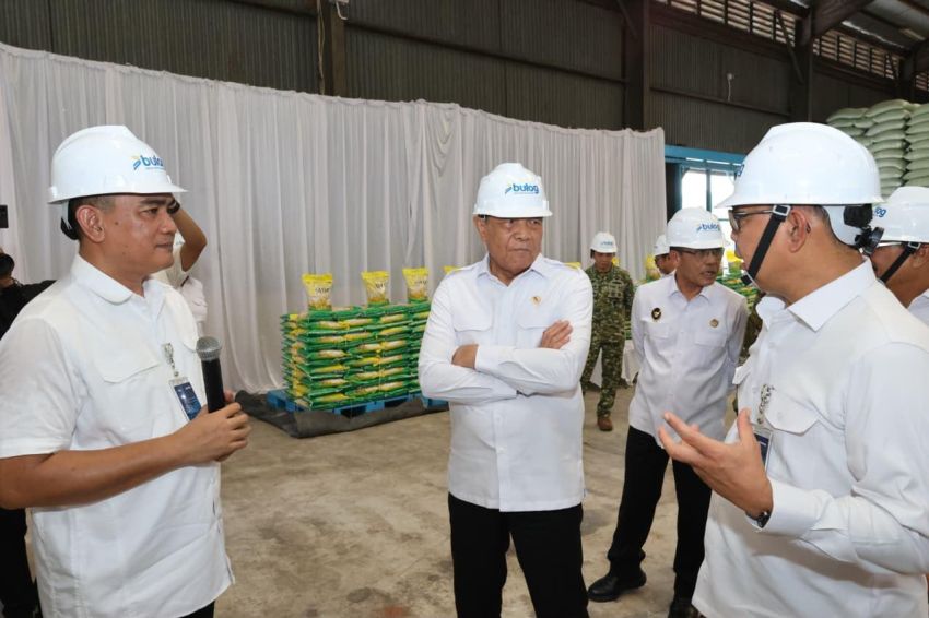 Menko Polkam Tinjau Gudang Bulog Medan, Stok Beras Sumut Dipastikan Aman hingga 7 Bulan