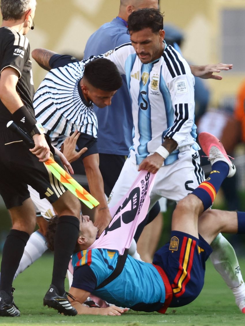 Final Piala Dunia 2026 Ricuh! Leandro Paredes Cekik Eric Garcia dan Pukul Gavi, Wasit Langsung Kartu Merah