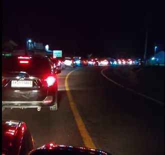 Macet Parah 12 Jam di Jalur Medan-Berastagi, Pengendara Terpaksa Menginap di Mobil