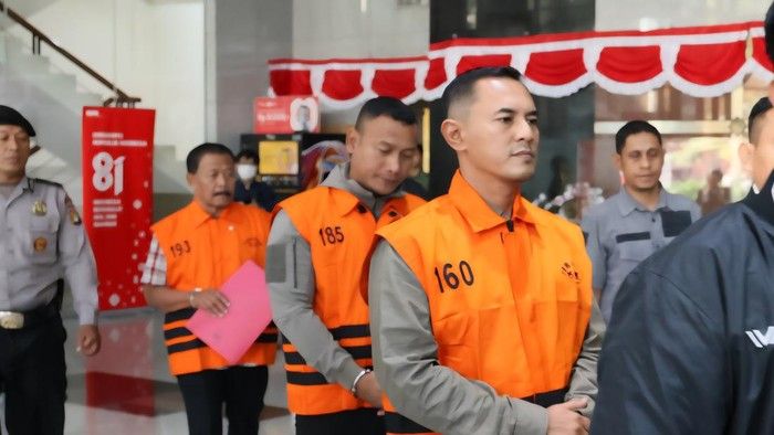 KPK Tahan 4 Tersangka OTT Bupati Pemalang, Ada Staf Administrasi KPK dari Polri!