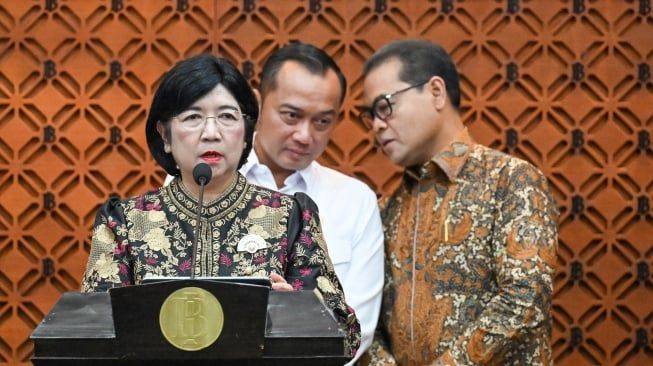 Destry Respons Rupiah dan IHSG Melemah usai Perry Mundur, BI Pastikan Stabilitas Tetap Terjaga