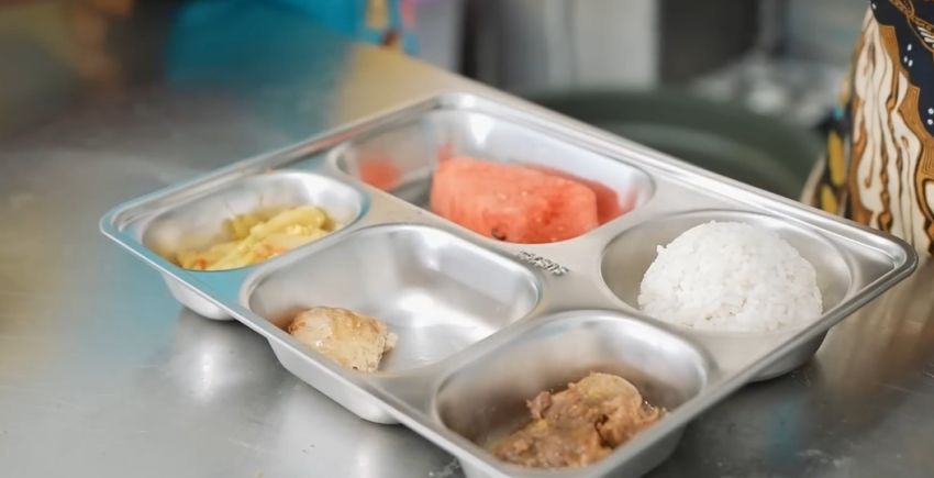 Prabowo Minta Ayam MBG Jangan Dipotong 18-22 Bagian: Di Amerika, Satu Orang Makan 1/4 Ayam