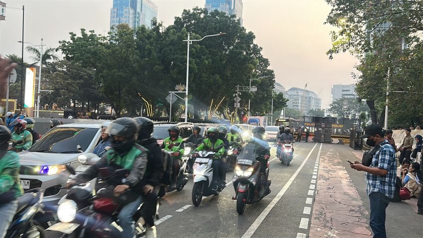 Demo Monas Berakhir, Polisi Buka Kembali Jalan Medan Merdeka dan Massa Siapkan Aksi Lanjutan