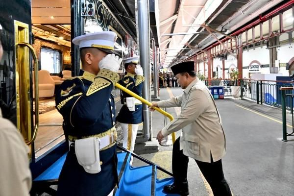Momen Pertama Prabowo Menumpangi Kereta Mewah Nusantara Explorer