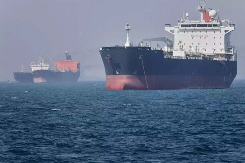 Ketegangan Selat Hormuz Memanas, AS Cabut Izin Ekspor Minyak Iran
