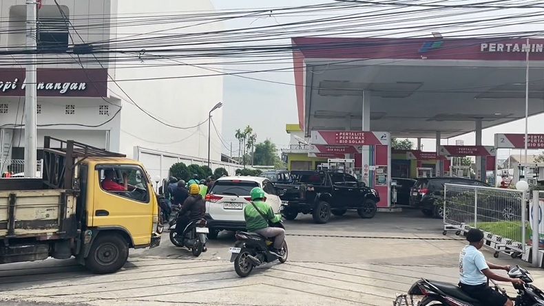 Antrean BBM di Sumut Memanas, Bobby Nasution Ungkap Kendala Distribusi dan Pertamina Siapkan Solusi